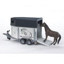2028_Horse trailer with horse